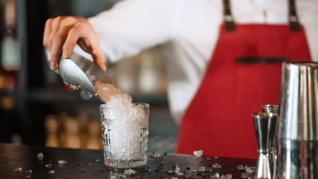 How to Choose Ice Tools for Small Commercial Bars